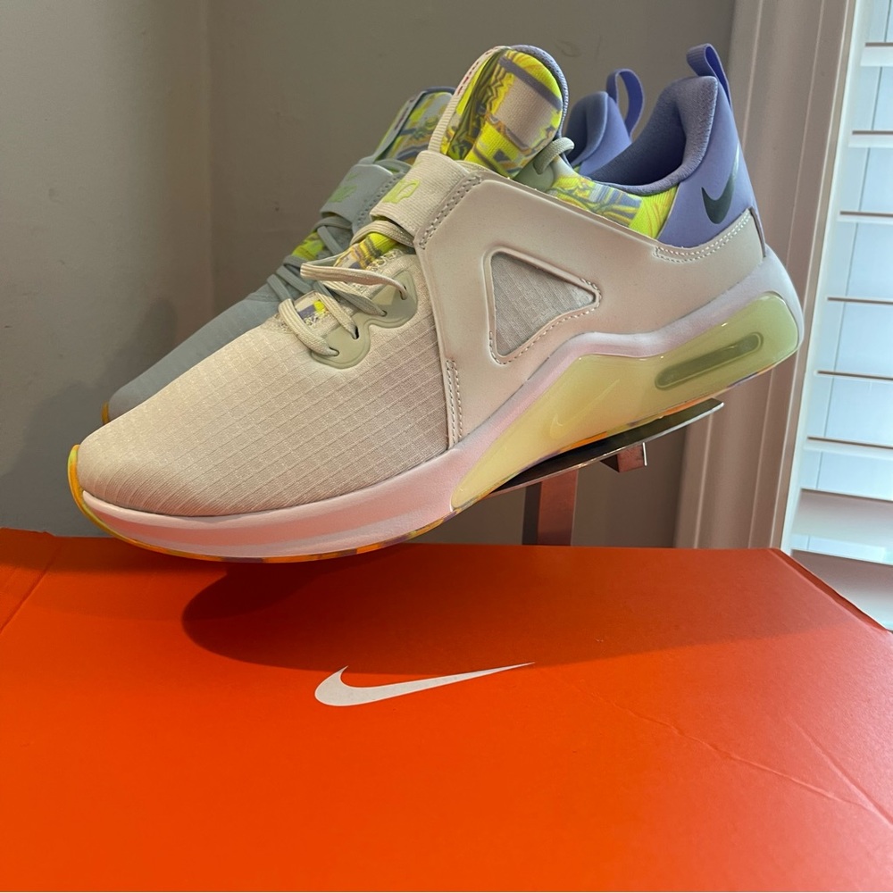 Nike Max Air Bella Tr 5 Women’s Sneakers size 11 New